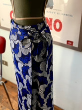 Carica l'immagine nel visualizzatore di Gallery, Gonna Parej in Fleurs de Mariage blue Wax