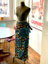 Carica l'immagine nel visualizzatore di Gallery, Gonna Parej in Black Dahlia Wax