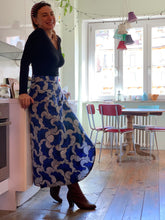 Carica l'immagine nel visualizzatore di Gallery, Gonna Parej in Fleurs de Mariage blue Wax