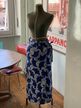 Carica l'immagine nel visualizzatore di Gallery, Gonna Parej in Fleurs de Mariage blue Wax
