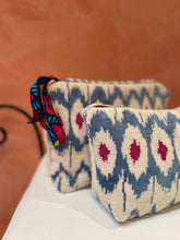 Carica l'immagine nel visualizzatore di Gallery, Pochette Poochie Ikat Style