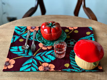 Carica l'immagine nel visualizzatore di Gallery, Set tovagliette Bamako Lunch in Burgundy Jungle wax