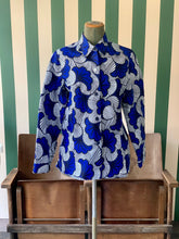 Carica l'immagine nel visualizzatore di Gallery, Camicia in Fleurs de Marriage Blu