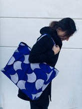 Carica l'immagine nel visualizzatore di Gallery, Campamàc Big in Ventana blu Wax