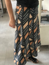 Carica l'immagine nel visualizzatore di Gallery, Gonna Madrina in Silk Bogolan