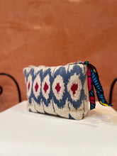 Carica l'immagine nel visualizzatore di Gallery, Pochette Poochie Ikat Style