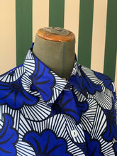 Carica l'immagine nel visualizzatore di Gallery, Camicia in Fleurs de Marriage Blu