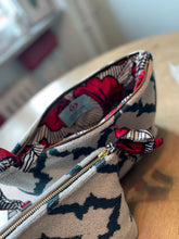 Carica l'immagine nel visualizzatore di Gallery, Pochette Poochie Cime Tempestose