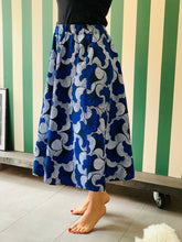 Carica l'immagine nel visualizzatore di Gallery, Gonna Mahotella in Fleur de Mariage blu wax