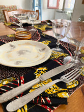 Carica l&#39;immagine nel visualizzatore di Gallery, Set tovagliette Bamako Lunch in Famille Gold wax
